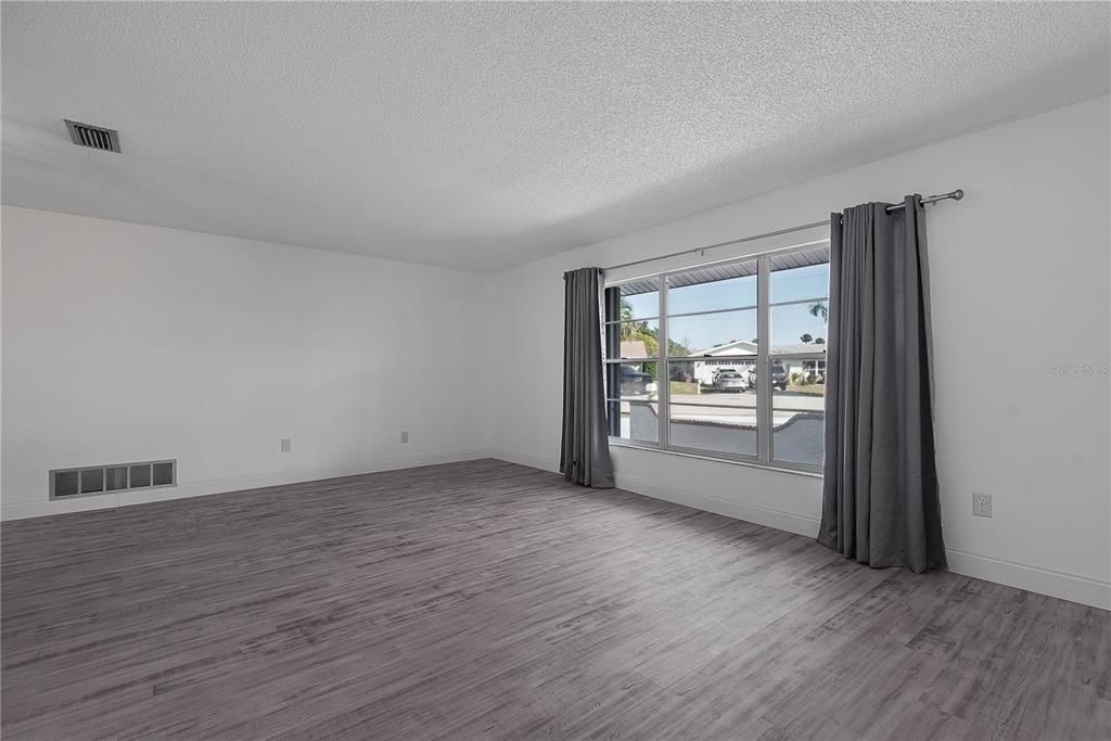 For Sale: $675,000 (3 beds, 2 baths, 2224 Square Feet)