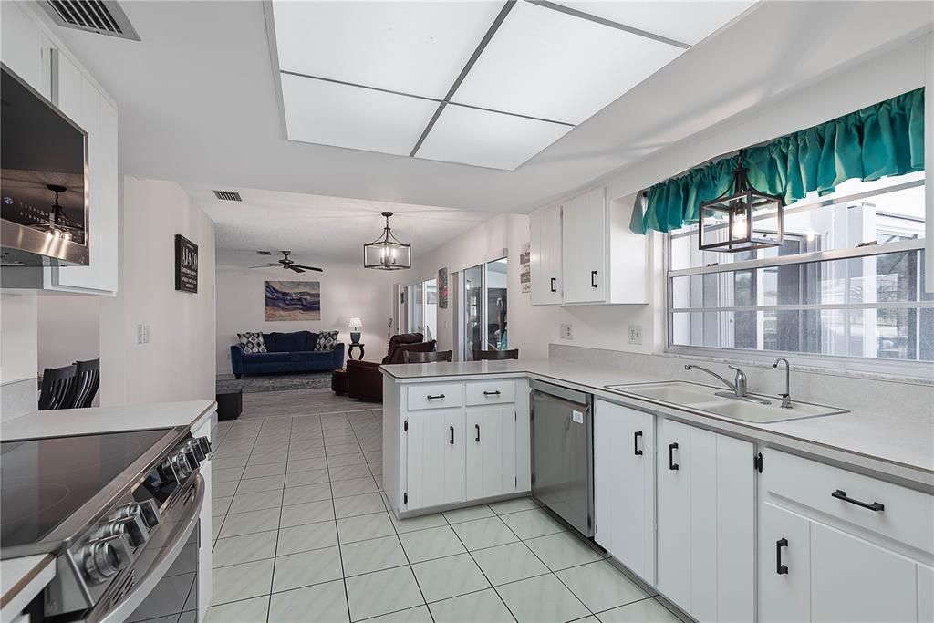 For Sale: $675,000 (3 beds, 2 baths, 2224 Square Feet)