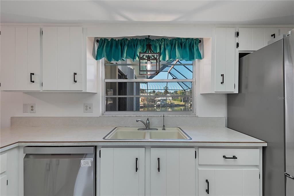 For Sale: $675,000 (3 beds, 2 baths, 2224 Square Feet)