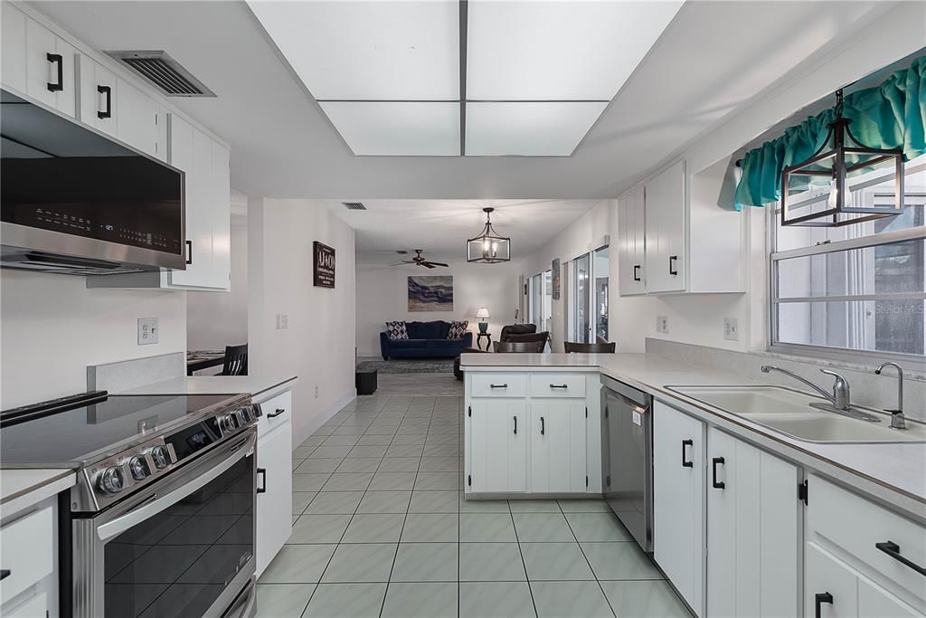 For Sale: $675,000 (3 beds, 2 baths, 2224 Square Feet)