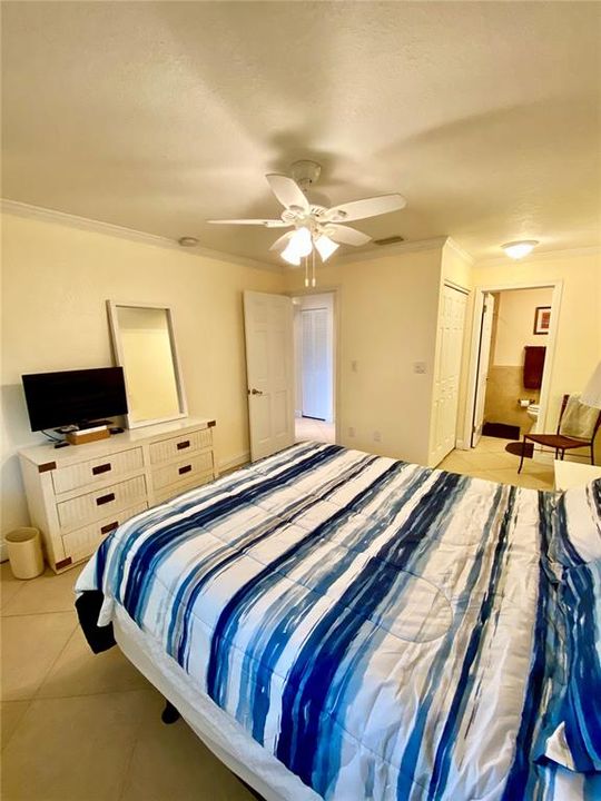 For Sale: $345,000 (2 beds, 2 baths, 870 Square Feet)