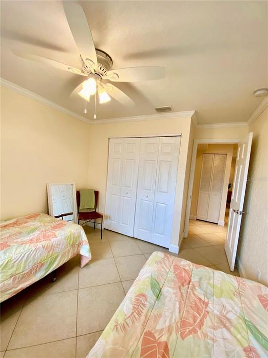 For Sale: $345,000 (2 beds, 2 baths, 870 Square Feet)