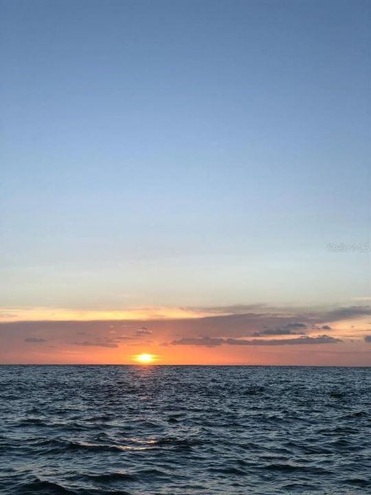 For Sale: $345,000 (2 beds, 2 baths, 870 Square Feet)