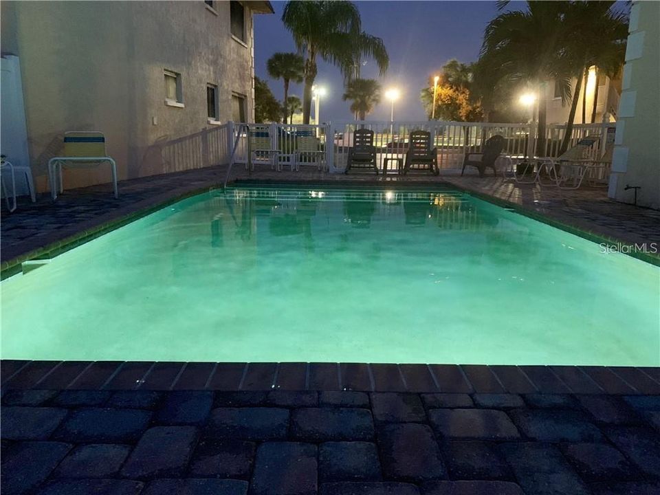 For Sale: $345,000 (2 beds, 2 baths, 870 Square Feet)