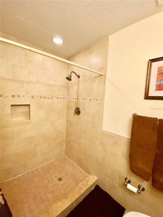 For Sale: $345,000 (2 beds, 2 baths, 870 Square Feet)