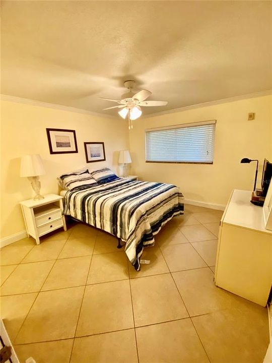 For Sale: $345,000 (2 beds, 2 baths, 870 Square Feet)