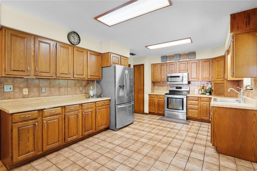 出租: $2,599 (3 贝兹, 2 浴室, 2708 平方英尺)