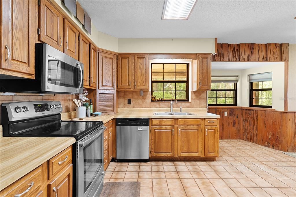 出租: $2,599 (3 贝兹, 2 浴室, 2708 平方英尺)