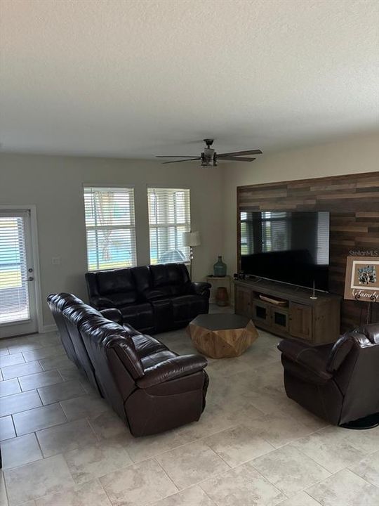 For Rent: $2,700 (4 beds, 3 baths, 2077 Square Feet)