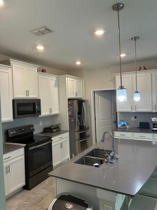 For Rent: $2,700 (4 beds, 3 baths, 2077 Square Feet)