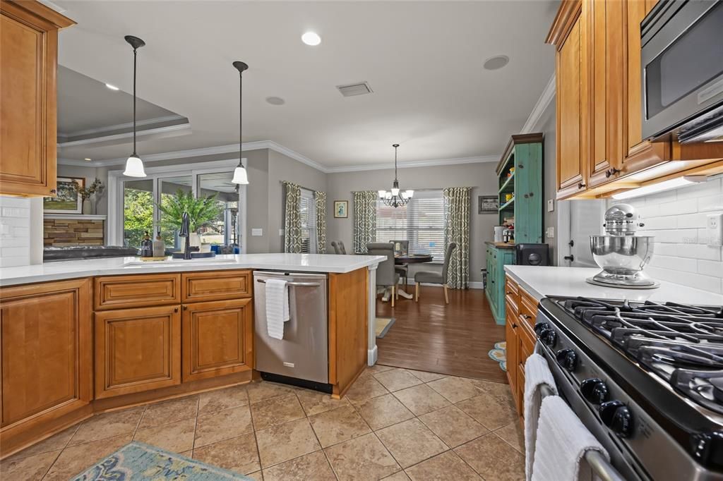 待售: $599,000 (4 贝兹, 2 浴室, 2323 平方英尺)