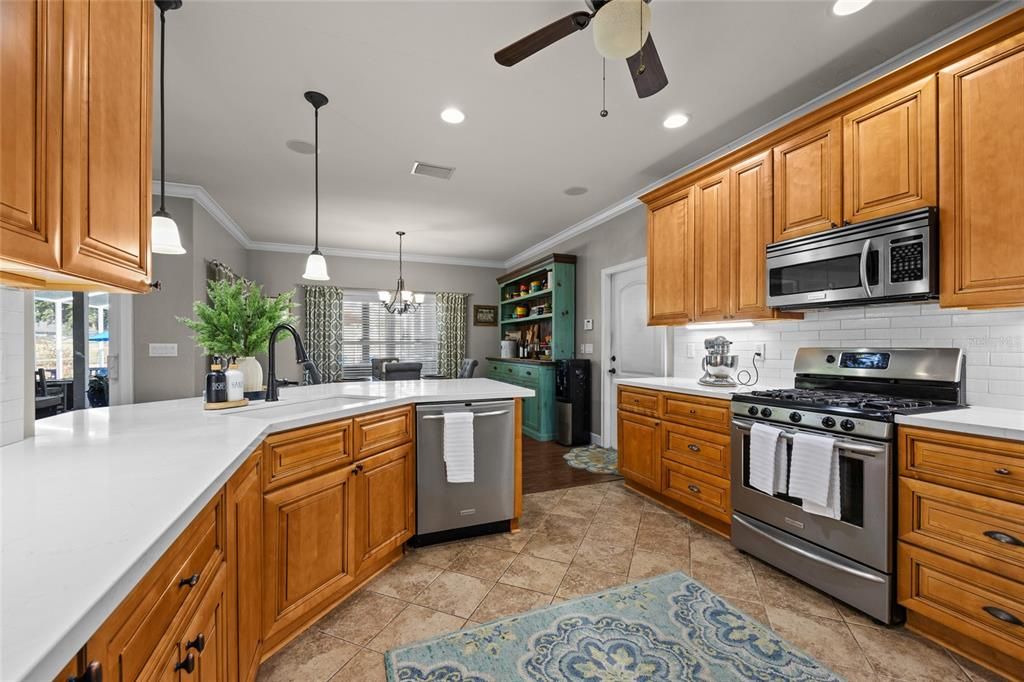 待售: $599,000 (4 贝兹, 2 浴室, 2323 平方英尺)