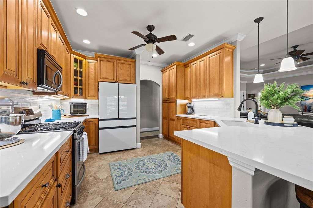 待售: $599,000 (4 贝兹, 2 浴室, 2323 平方英尺)