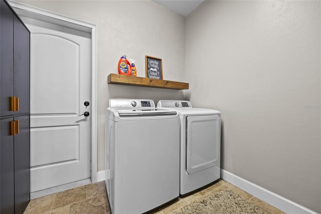 待售: $599,000 (4 贝兹, 2 浴室, 2323 平方英尺)