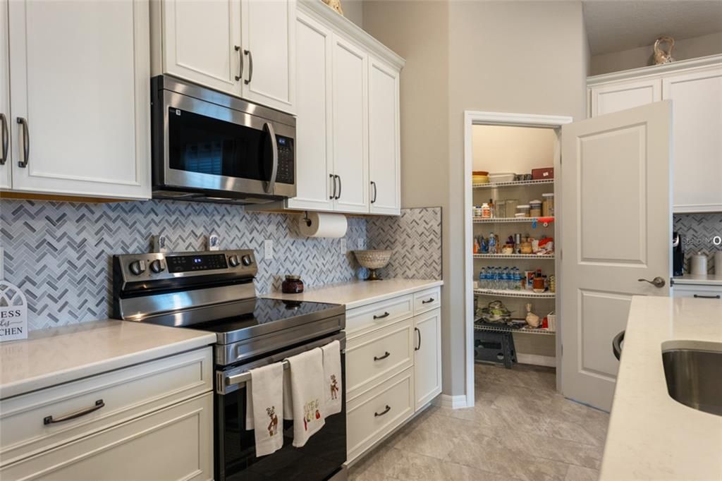 For Sale: $439,900 (3 beds, 2 baths, 1905 Square Feet)