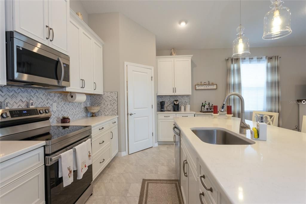 For Sale: $439,900 (3 beds, 2 baths, 1905 Square Feet)