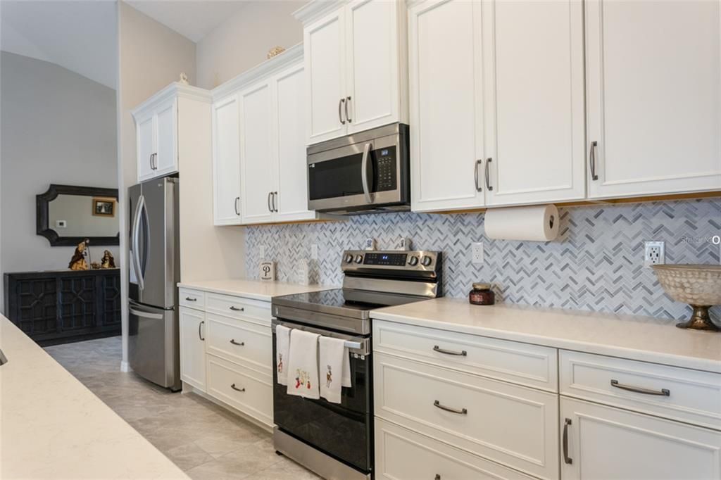 For Sale: $439,900 (3 beds, 2 baths, 1905 Square Feet)