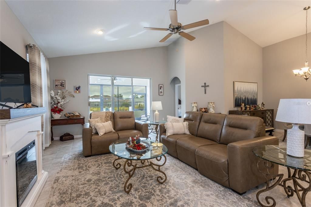 For Sale: $439,900 (3 beds, 2 baths, 1905 Square Feet)