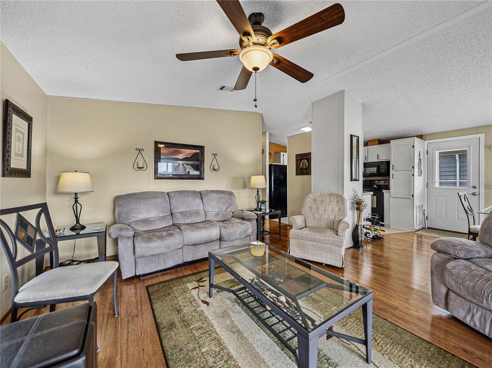 En Venta: $152,500 (2 camas, 2 baños, 864 Pies cuadrados)