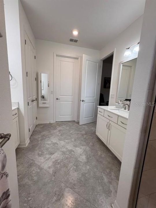 For Sale: $429,919 (2 beds, 2 baths, 2369 Square Feet)