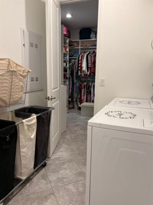 For Sale: $429,919 (2 beds, 2 baths, 2369 Square Feet)