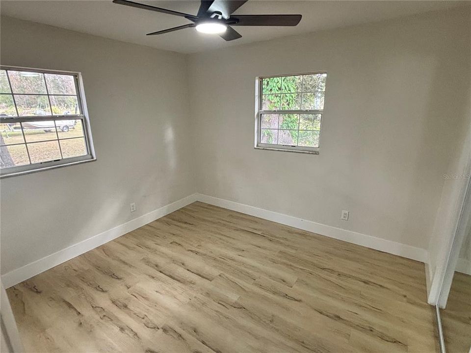 待售: $215,000 (4 贝兹, 1 浴室, 1128 平方英尺)