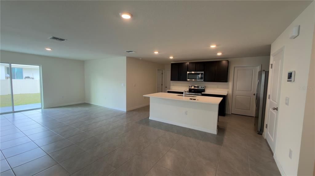 出租: $2,500 (5 贝兹, 3 浴室, 2481 平方英尺)