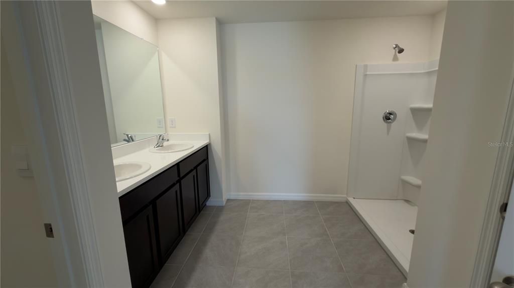 出租: $2,500 (5 贝兹, 3 浴室, 2481 平方英尺)