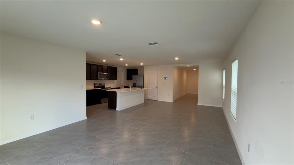 出租: $2,500 (5 贝兹, 3 浴室, 2481 平方英尺)