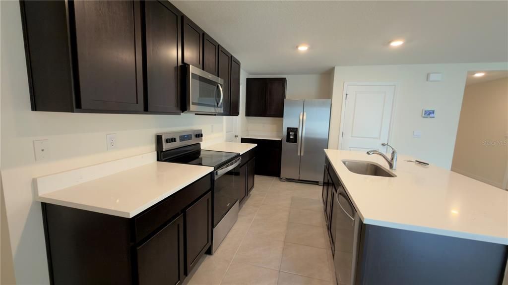 出租: $2,500 (5 贝兹, 3 浴室, 2481 平方英尺)