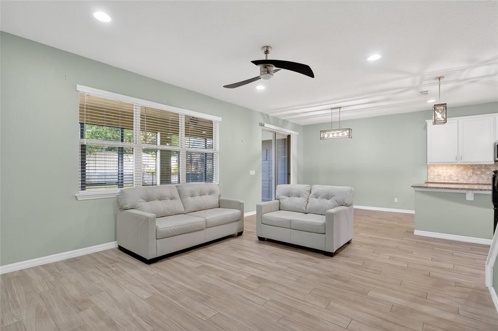 На продажу: $530,000 (5 спален, 3 ванн, 2677 Квадратных фут)