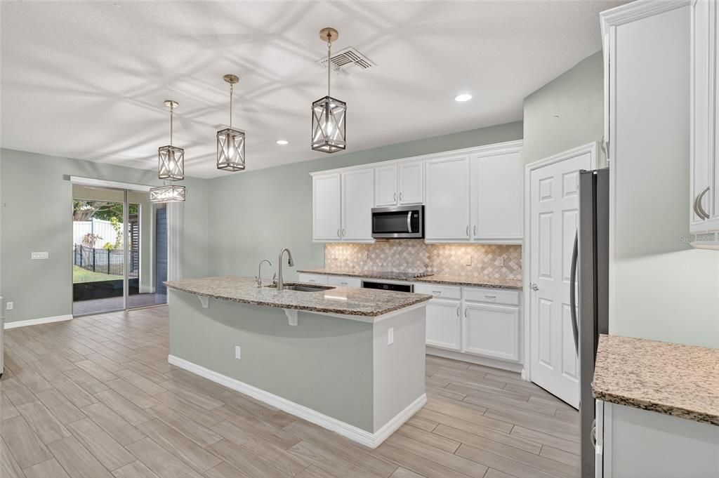 На продажу: $530,000 (5 спален, 3 ванн, 2677 Квадратных фут)