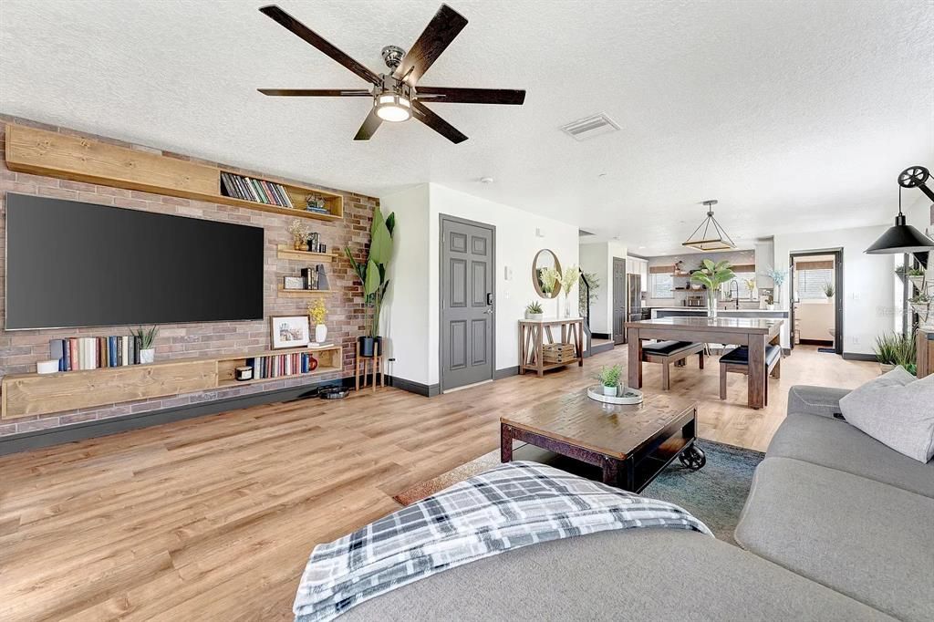 En Venta: $400,000 (3 camas, 2 baños, 1572 Pies cuadrados)