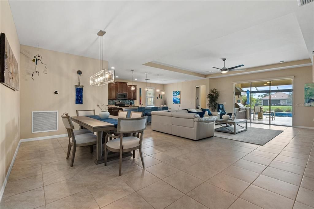 待售: $625,000 (4 贝兹, 3 浴室, 2369 平方英尺)