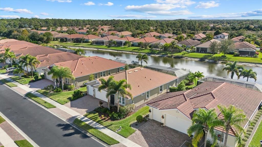 待售: $625,000 (4 贝兹, 3 浴室, 2369 平方英尺)