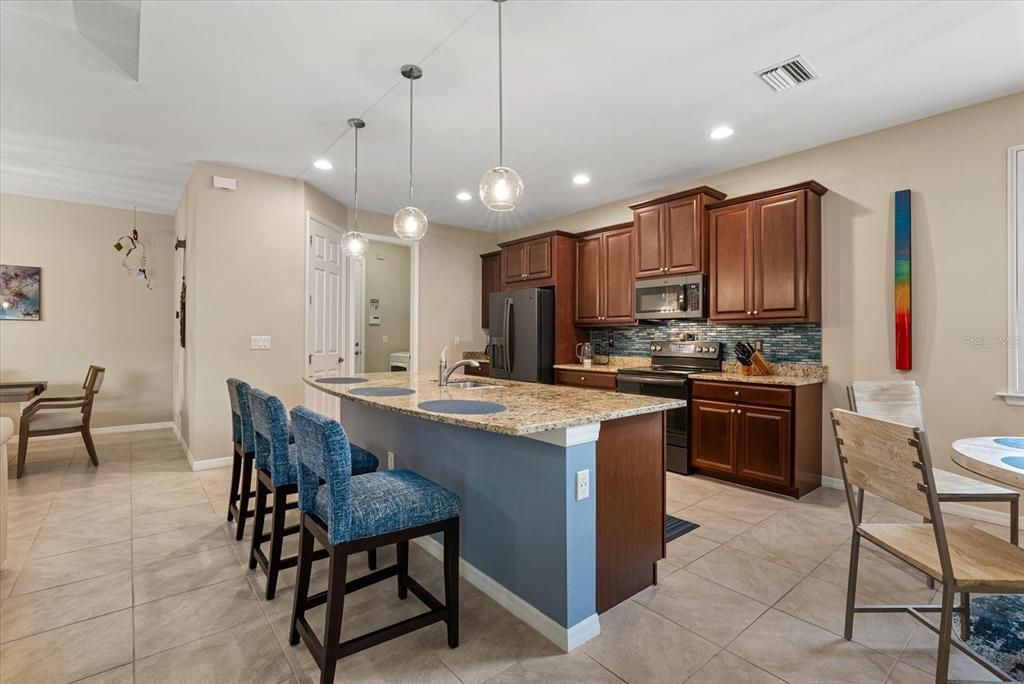 待售: $625,000 (4 贝兹, 3 浴室, 2369 平方英尺)