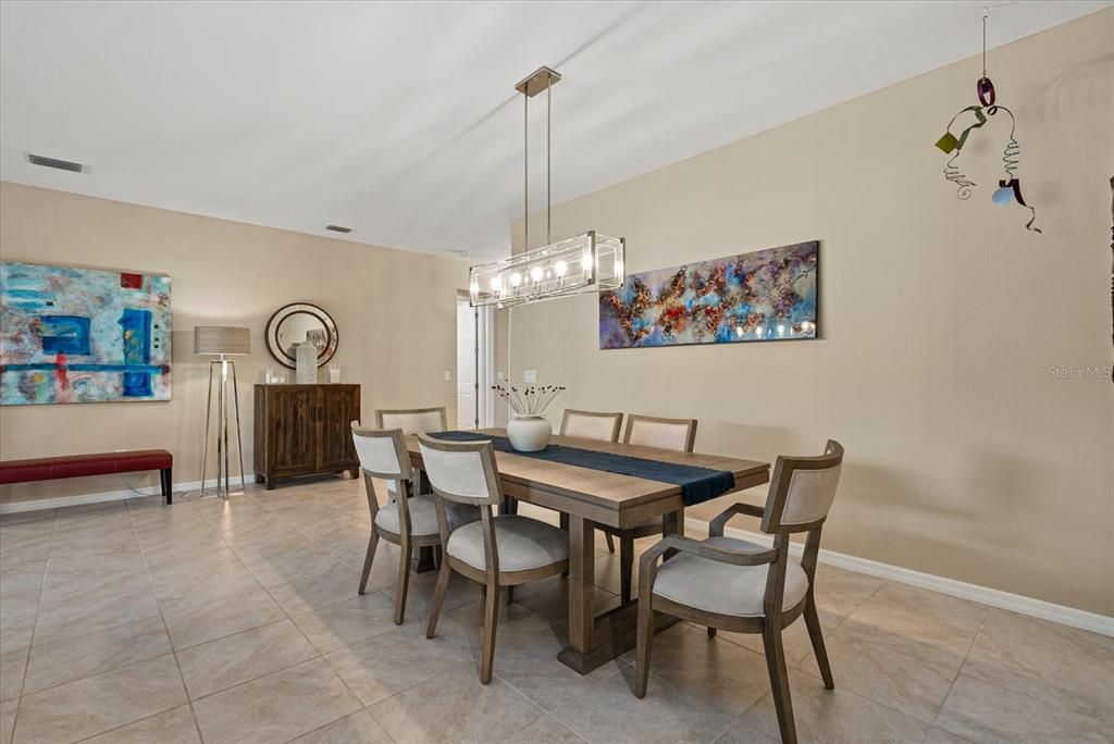 待售: $625,000 (4 贝兹, 3 浴室, 2369 平方英尺)