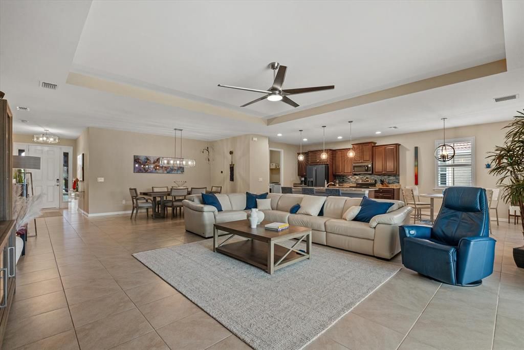 待售: $625,000 (4 贝兹, 3 浴室, 2369 平方英尺)