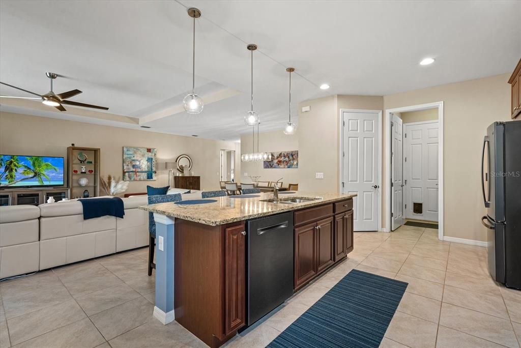 待售: $625,000 (4 贝兹, 3 浴室, 2369 平方英尺)