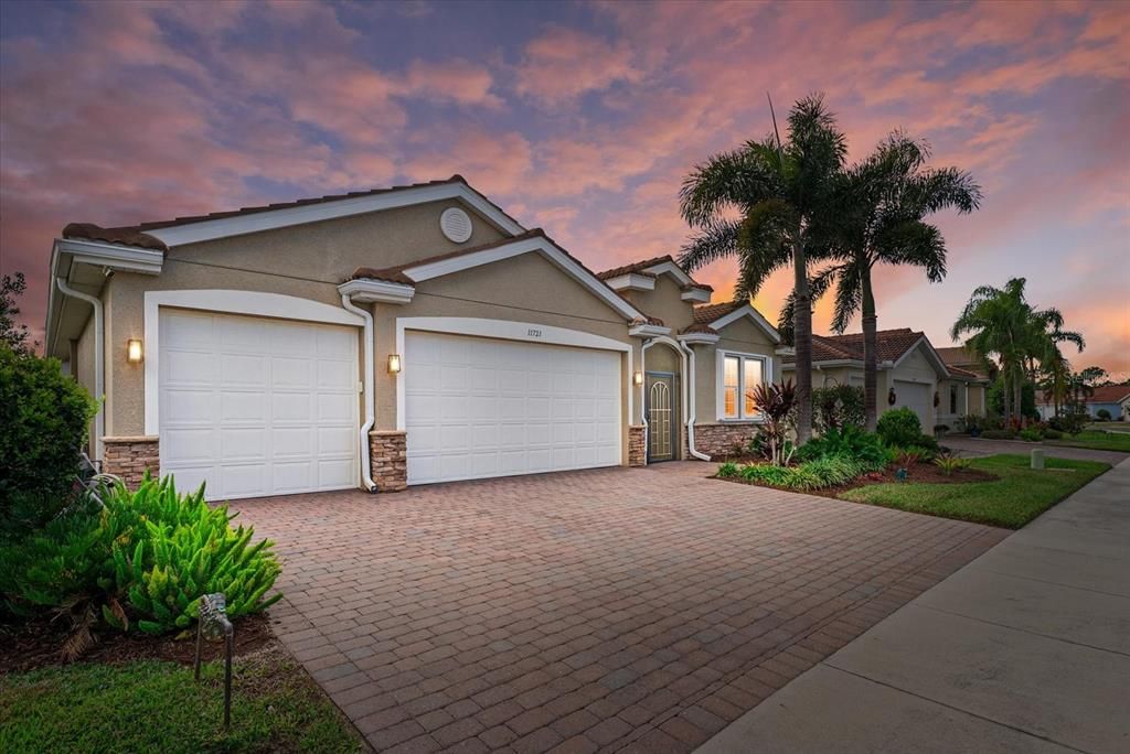 待售: $625,000 (4 贝兹, 3 浴室, 2369 平方英尺)