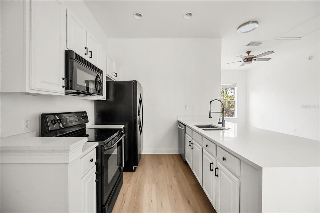 出租: $1,850 (1 贝兹, 1 浴室, 624 平方英尺)