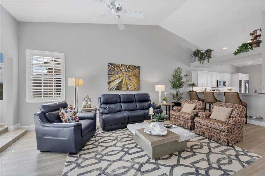 На продажу: $349,900 (2 спален, 2 ванн, 1674 Квадратных фут)