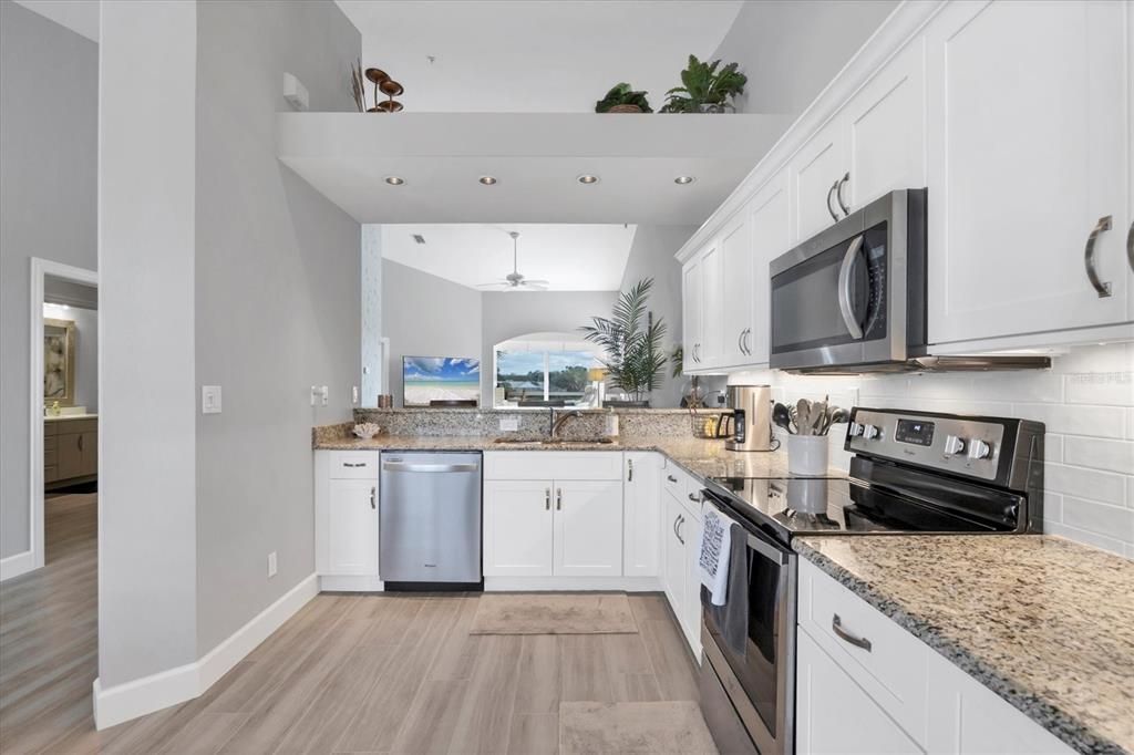 На продажу: $349,900 (2 спален, 2 ванн, 1674 Квадратных фут)