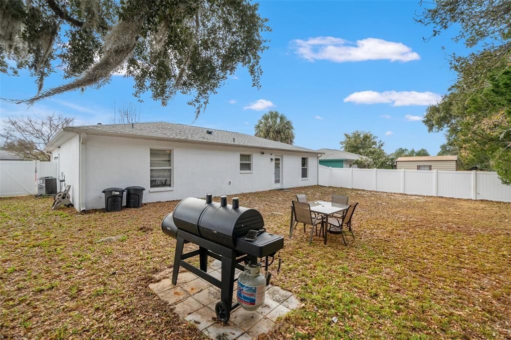 待售: $230,000 (3 贝兹, 2 浴室, 1172 平方英尺)