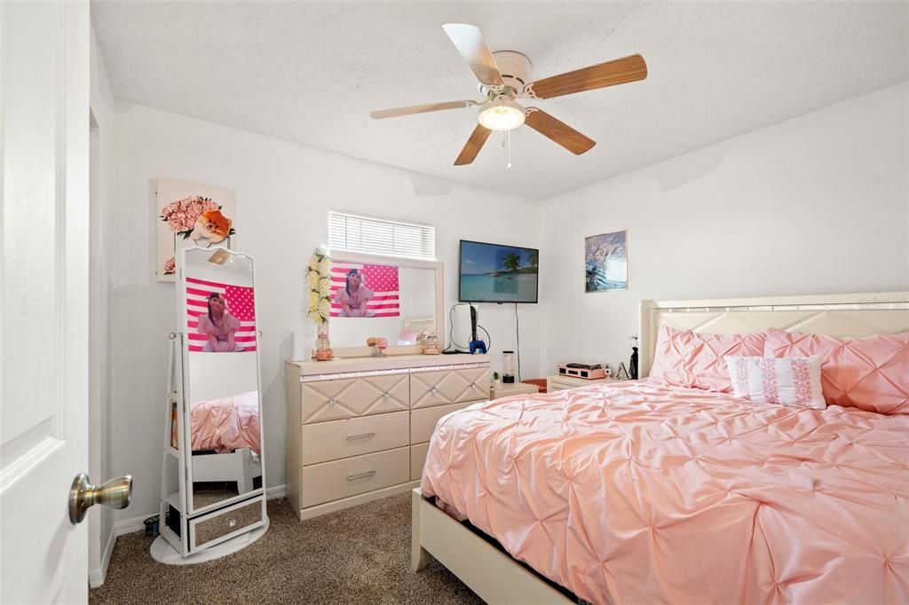 待售: $230,000 (3 贝兹, 2 浴室, 1172 平方英尺)