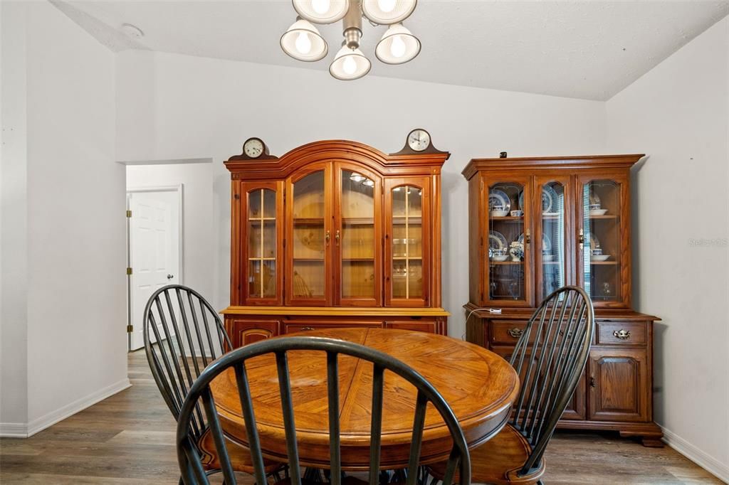 待售: $230,000 (3 贝兹, 2 浴室, 1172 平方英尺)