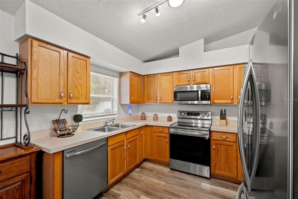 待售: $230,000 (3 贝兹, 2 浴室, 1172 平方英尺)