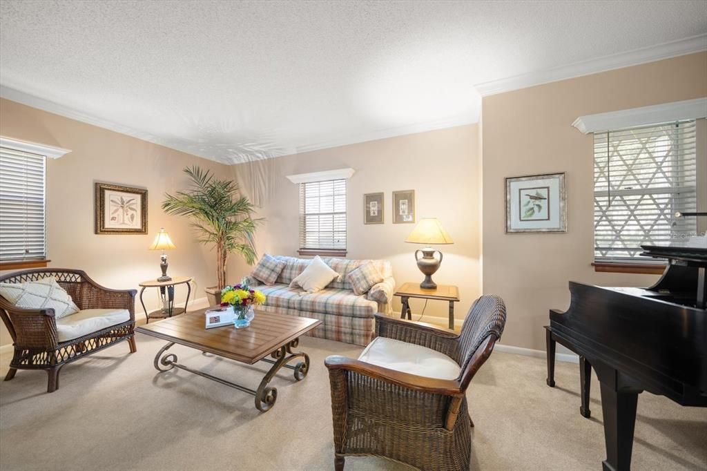 En Venta: $1,199,000 (4 camas, 2 baños, 3096 Pies cuadrados)