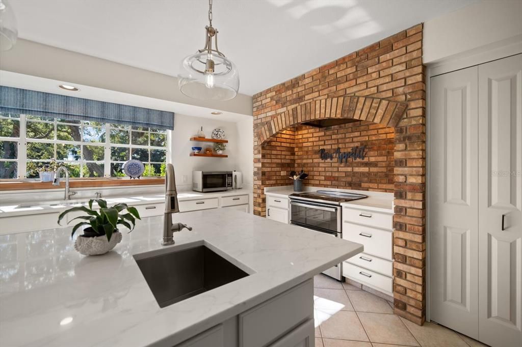 En Venta: $1,199,000 (4 camas, 2 baños, 3096 Pies cuadrados)