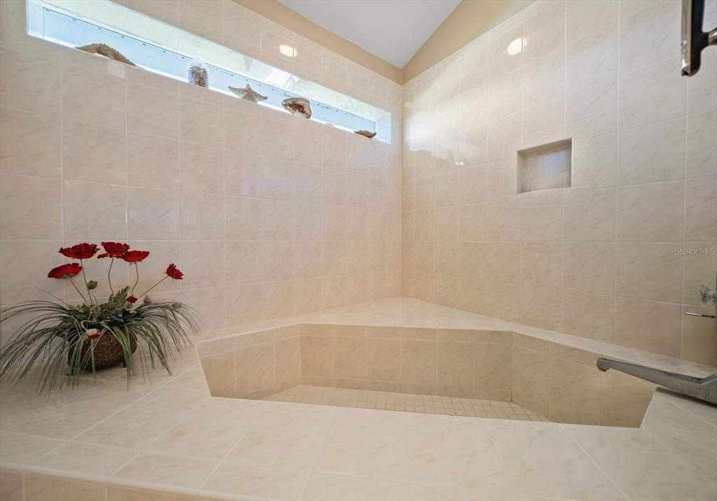 En Venta: $1,199,000 (4 camas, 2 baños, 3096 Pies cuadrados)